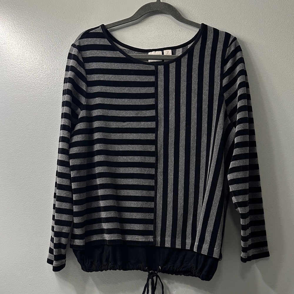 Zenergy by Chicos Black and Gray Velour Long Sleeve Top